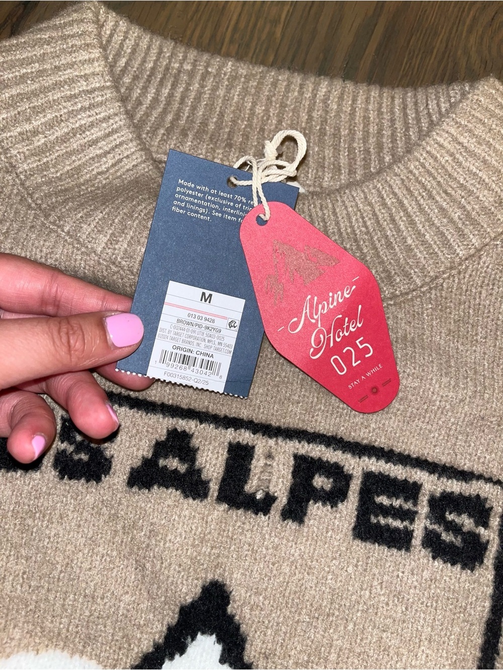 NWT Alpine Graphic Knit Sweater Les Alpes Mountain Scene Beige Size Medium - Picture 5 of 5